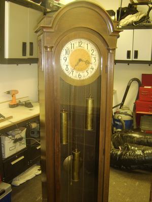 Early Colonial Mfg. Co. hall clock top