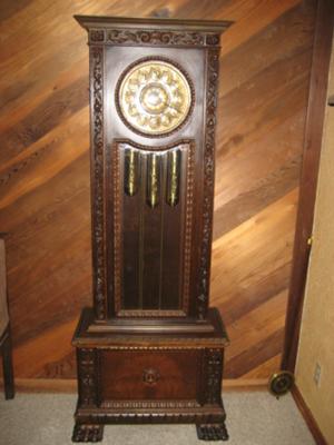 Help identifying this grandfather clock